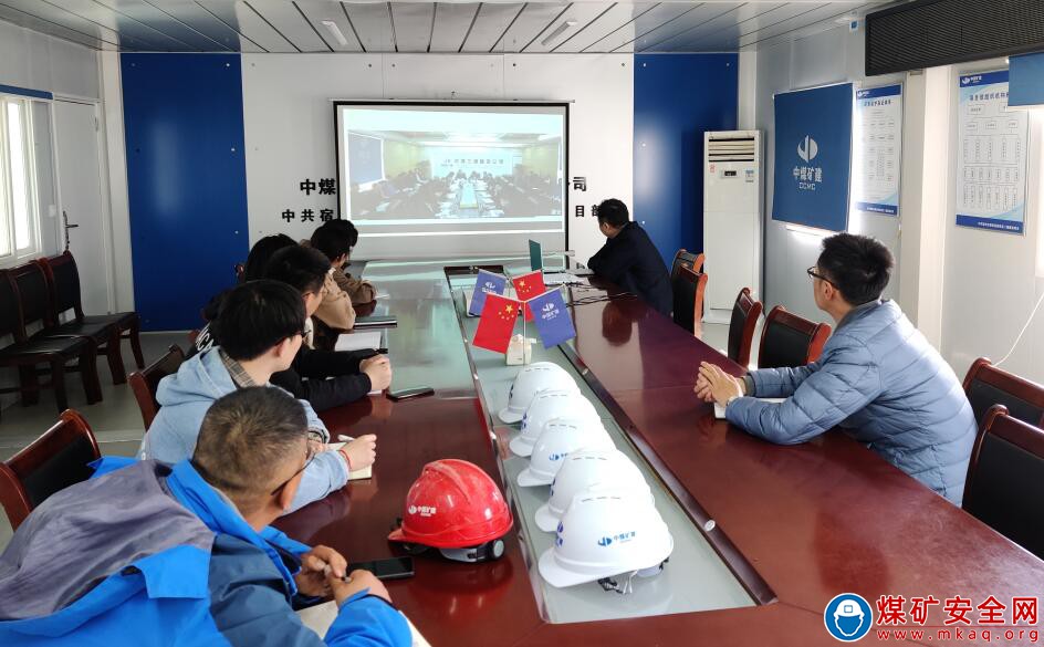 中煤三建建安公司市委黨校項目部組織觀看公司月度生產平衡直播會議