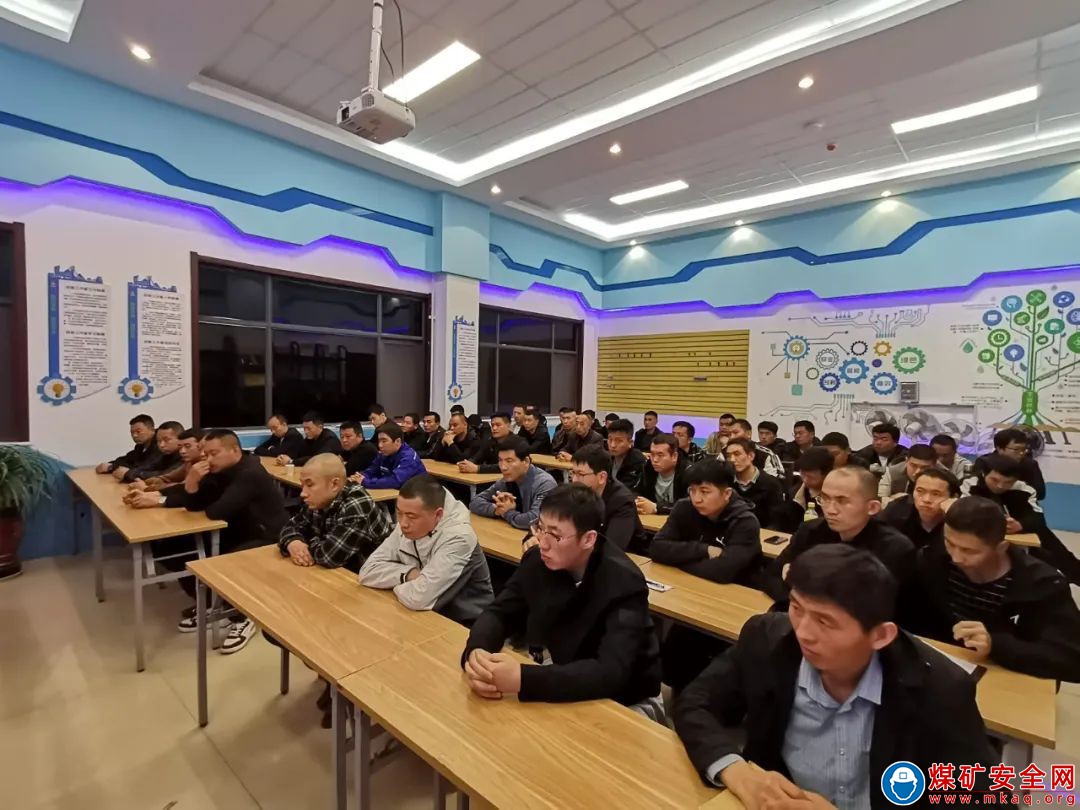 中能袁大灘礦業：122盤區輔助運輸大巷開拓巷道精準貫通！