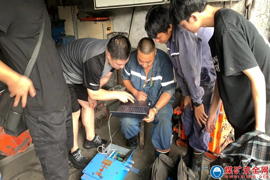 以“老”帶新 “信”火相傳 ——魯班山北礦對信息辦實習技術員進行設備相關知識實訓