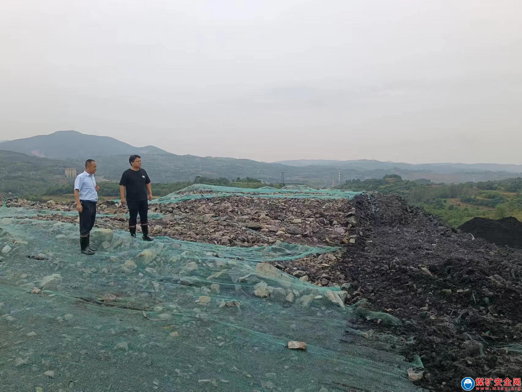 河南能源義煤公司石壕煤礦：對矸石山治理情況進行督導