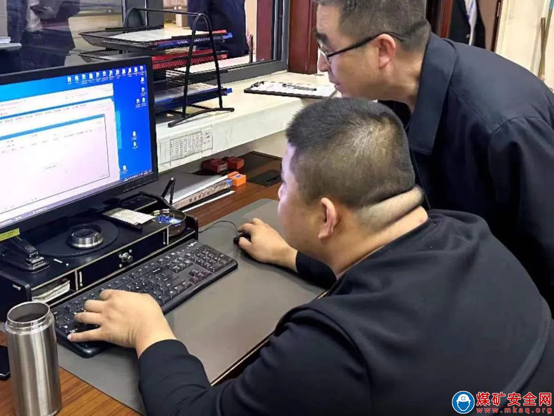 陝西中能煤田有限公司紀委對“百日安全”活動開展情況進行督導檢查