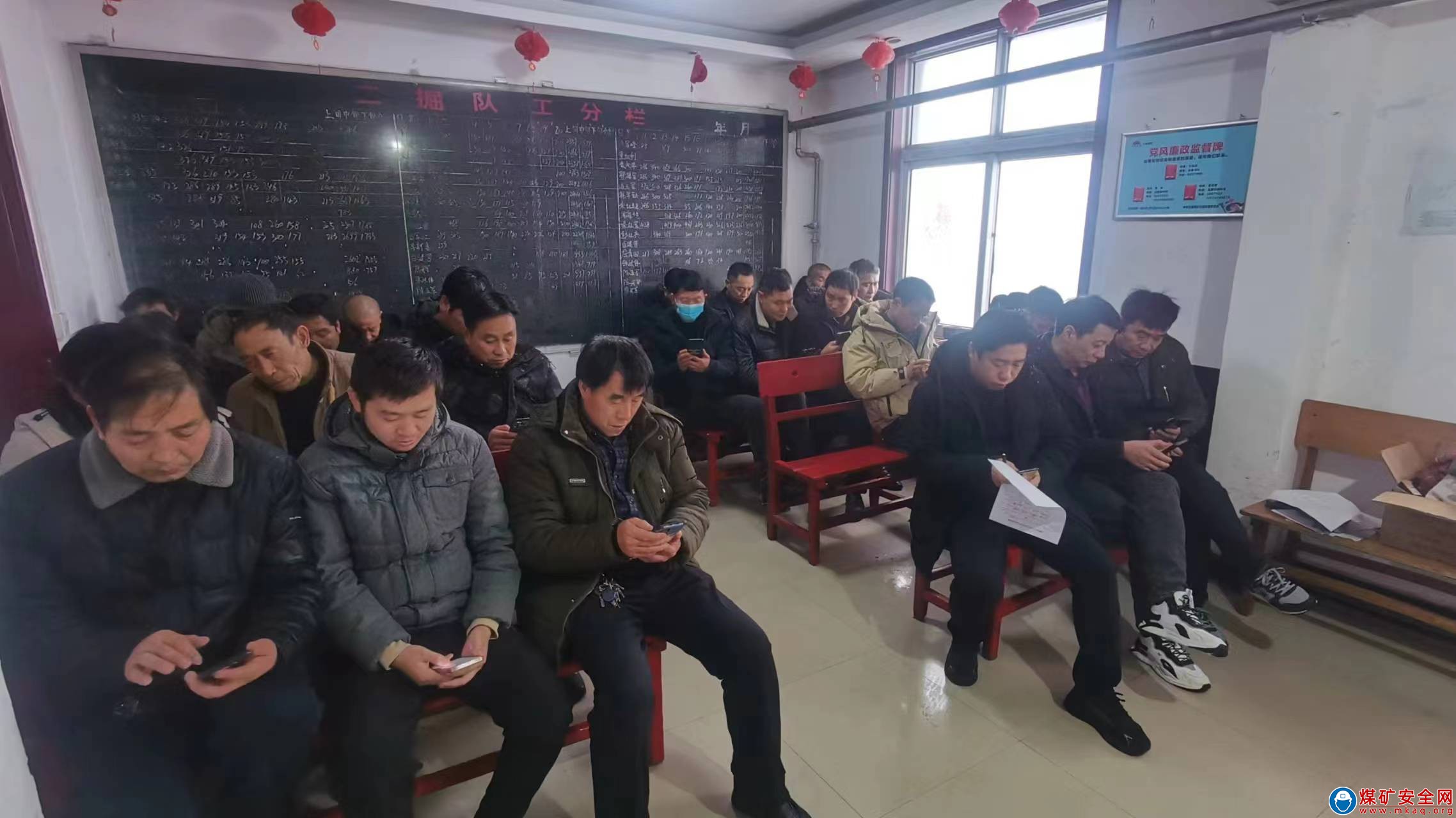河南能源義煤公司石壕煤礦團委：貫徹會議精神  同心協力譜新篇