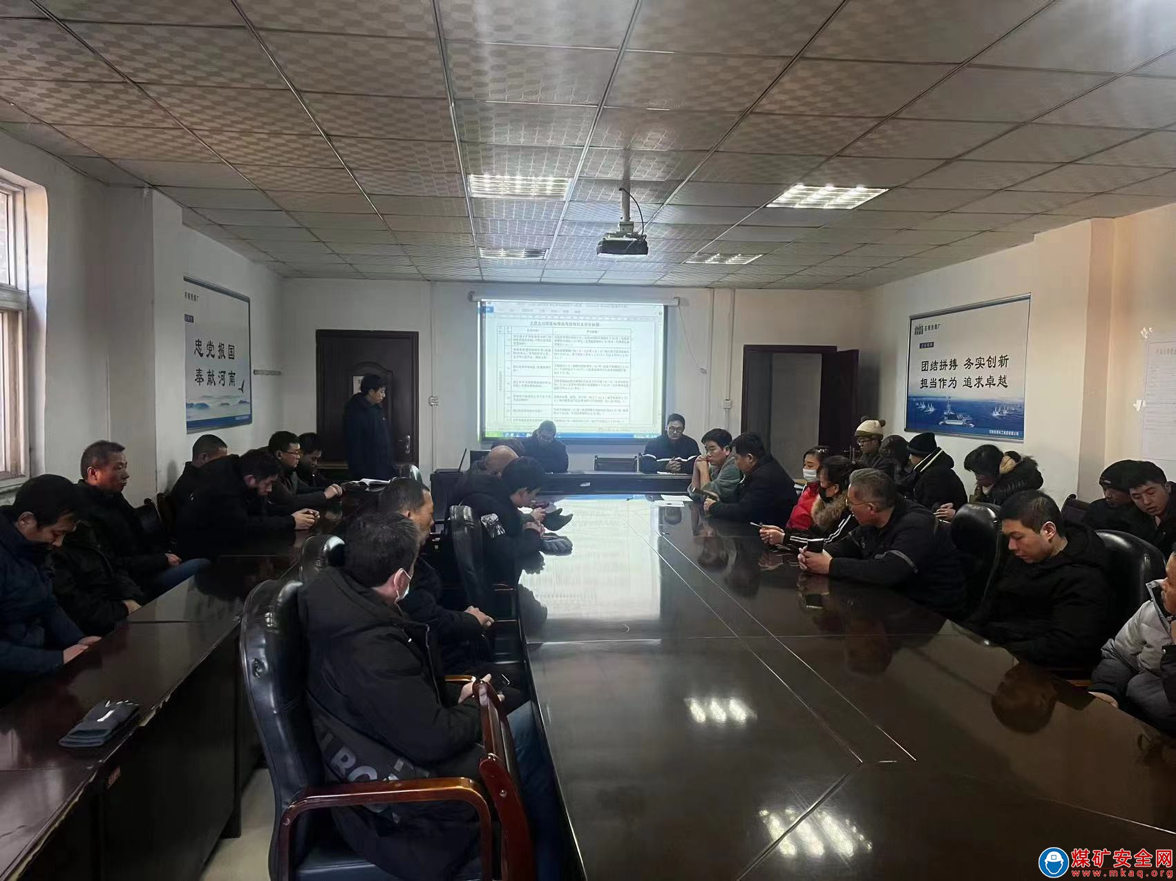 河南能源義煤公司石壕煤礦提升安全管理水平  築牢安全屏障